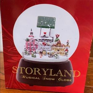 Brighton musical snow globe